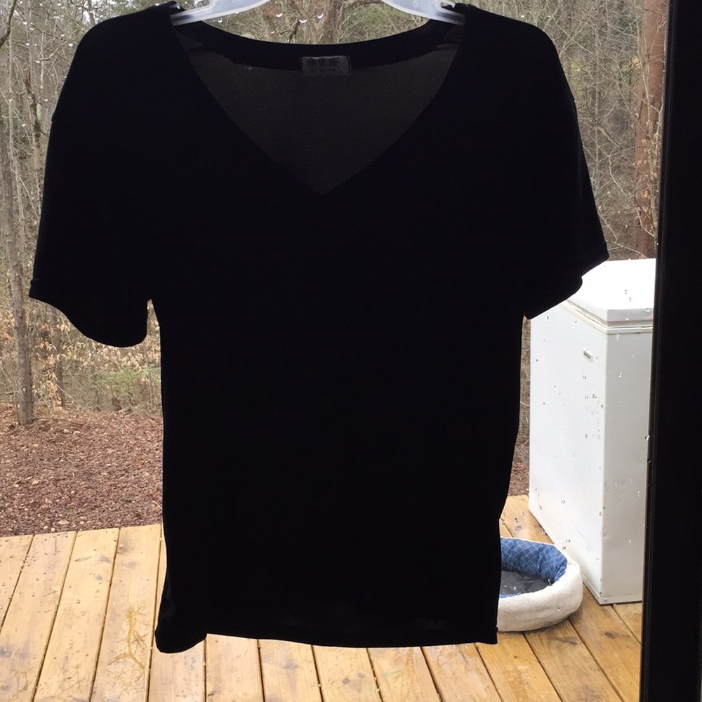 Cute plain black t-shirt